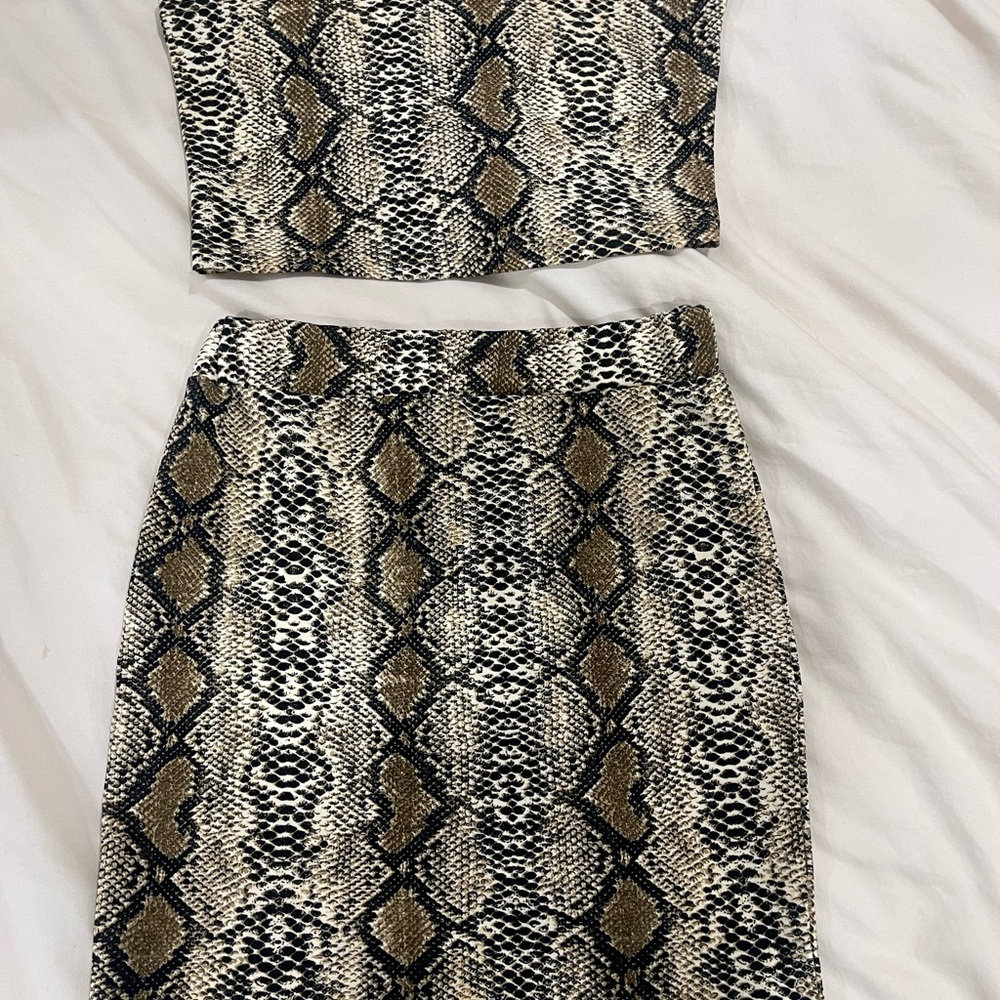 SHEIN Snakeskin Matching Set